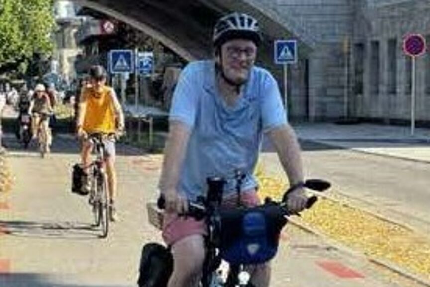 Radfahrende auf dem Weg zum Stadtteilgruppen-Treffen