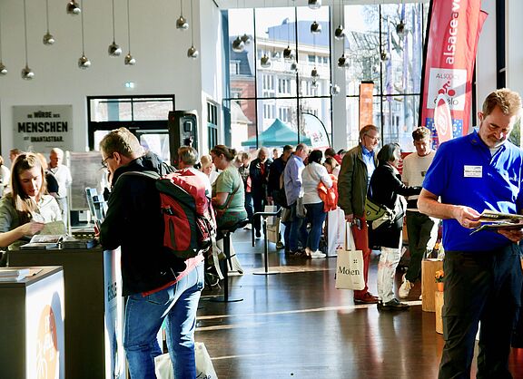 Bild vom Foyer des Rhein Sieg Forums anlässlich der rad+freizeit