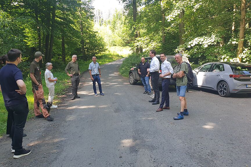 Verbindung durch das Mucherwiesental zwischen Bad Honnef-Tal und Aegidienberg wird vssssssssssssson mehreren Menschen auf der Straße diskutiert