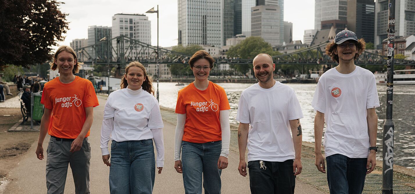 Der Bundesjugendvorstand des Jungen ADFC: Sebastian Vogel, Lilia Vogt, Lena Adam, Norman Kleist, Elija König (v.l.n.r.) (nicht im Bild: Lena Becker).